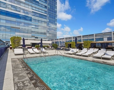 900 W Olympic Boulevard - Photo Thumbnail 29
