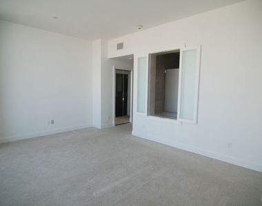 900 W Olympic Boulevard - Photo Thumbnail 19
