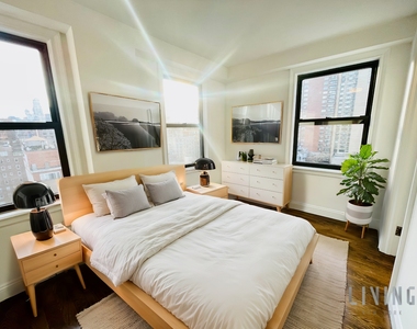 240 East 82nd Street - Photo Thumbnail 2