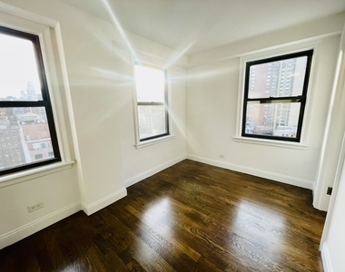 240 East 82nd Street - Photo Thumbnail 3