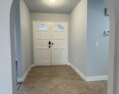 716 N Brampton Avenue - Photo Thumbnail 2