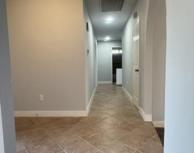 716 N Brampton Avenue - Photo Thumbnail 1