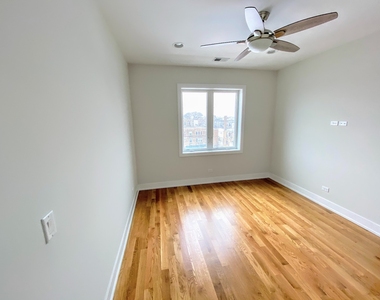 3203 N Ridgeway Avenue - Photo Thumbnail 9