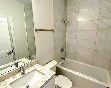 3203 N Ridgeway Avenue - Photo Thumbnail 10