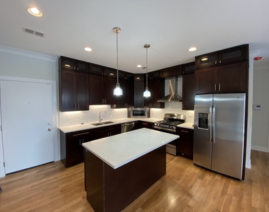3203 N Ridgeway Avenue - Photo Thumbnail 2