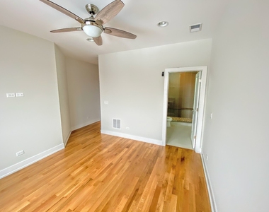 3203 N Ridgeway Avenue - Photo Thumbnail 6