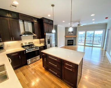 3203 N Ridgeway Avenue - Photo Thumbnail 4