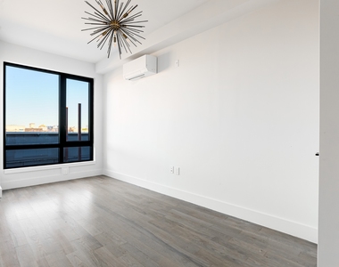 885 Rogers Avenue - Photo Thumbnail 6
