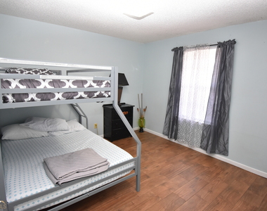 306 Admirals Walk Drive - Photo Thumbnail 3