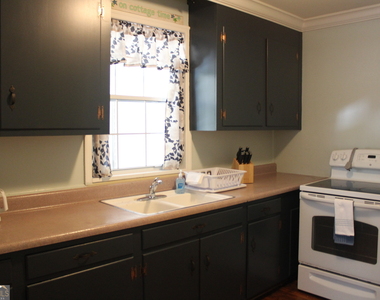 504 Bailey Street - Photo Thumbnail 4