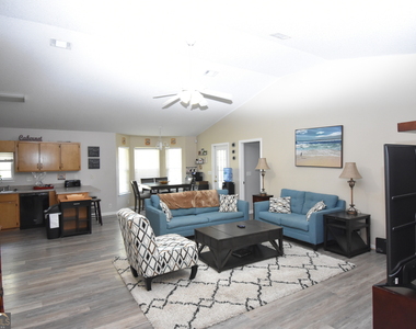 218 Lake Forest Drive - Photo Thumbnail 2
