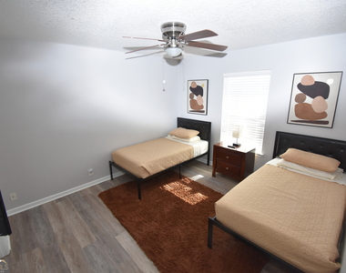 218 Lake Forest Drive - Photo Thumbnail 9