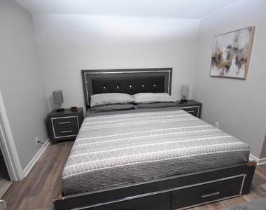 218 Lake Forest Drive - Photo Thumbnail 7