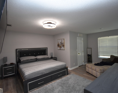 218 Lake Forest Drive - Photo Thumbnail 6