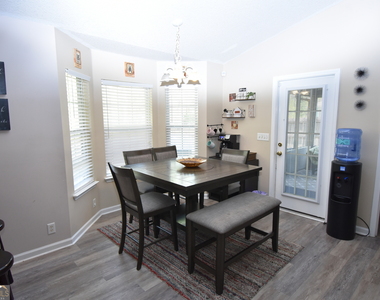 218 Lake Forest Drive - Photo Thumbnail 5