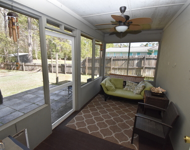 218 Lake Forest Drive - Photo Thumbnail 13