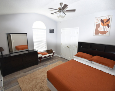 218 Lake Forest Drive - Photo Thumbnail 11