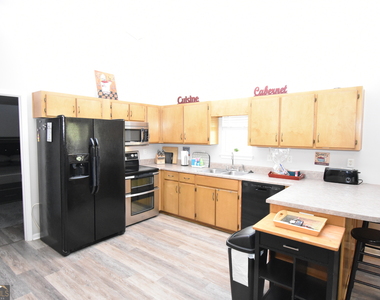 218 Lake Forest Drive - Photo Thumbnail 4