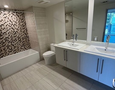 1301 S Westgate Avenue - Photo Thumbnail 5