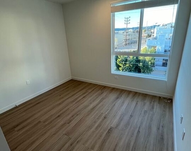 1301 S Westgate Avenue - Photo Thumbnail 8
