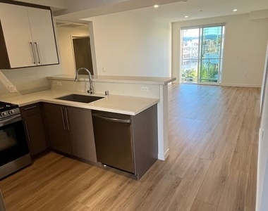 1301 S Westgate Avenue - Photo Thumbnail 1