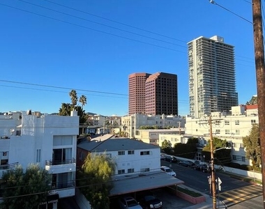 1301 S Westgate Avenue - Photo Thumbnail 10