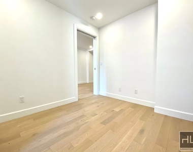 East 48th Street - Photo Thumbnail 6