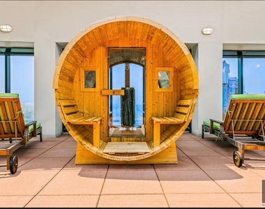 East 72nd Street - Photo Thumbnail 9