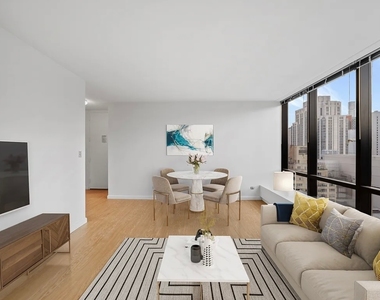 East 72nd Street - Photo Thumbnail 2