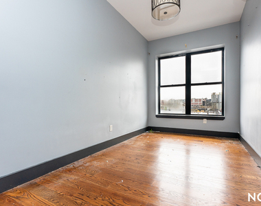 269 Meserole Street - Photo Thumbnail 1