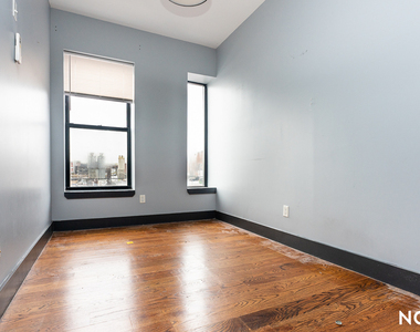 269 Meserole Street - Photo Thumbnail 6