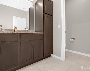 131 Lorhan Drive - Photo Thumbnail 13