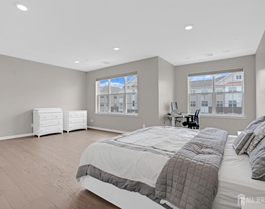 131 Lorhan Drive - Photo Thumbnail 11