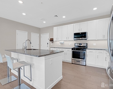 131 Lorhan Drive - Photo Thumbnail 3