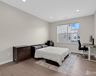 131 Lorhan Drive - Photo Thumbnail 19