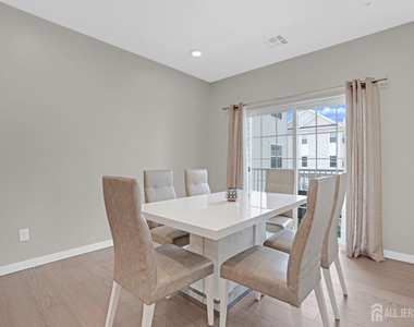 131 Lorhan Drive - Photo Thumbnail 5
