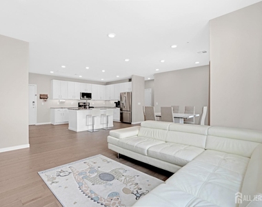 131 Lorhan Drive - Photo Thumbnail 8