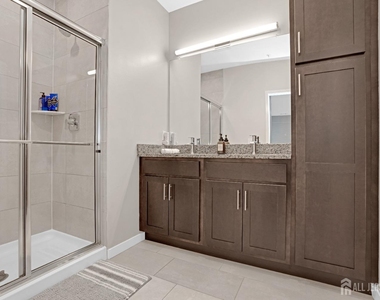 131 Lorhan Drive - Photo Thumbnail 14