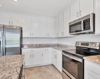14081 Heritage Landing Boulevard - Photo Thumbnail 4