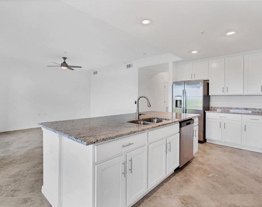 14081 Heritage Landing Boulevard - Photo Thumbnail 3