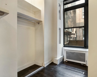 West 9th Street - Photo Thumbnail 3
