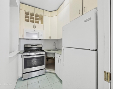 333 Lenox Ave - Photo Thumbnail 3