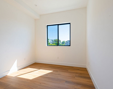 10845 N Morrison Street - Photo Thumbnail 11