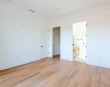 10845 N Morrison Street - Photo Thumbnail 17