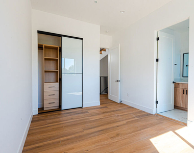 10845 N Morrison Street - Photo Thumbnail 7