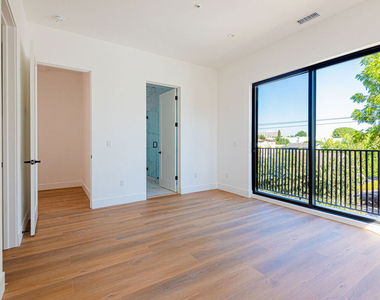 10845 N Morrison Street - Photo Thumbnail 2
