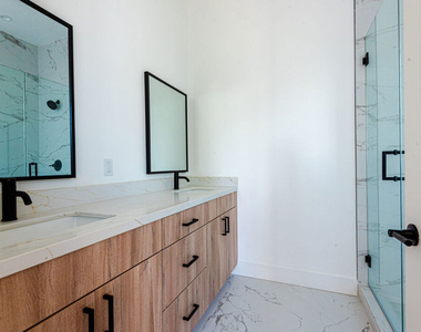 10845 N Morrison Street - Photo Thumbnail 4