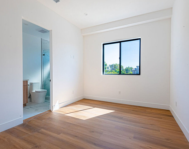 10845 N Morrison Street - Photo Thumbnail 6
