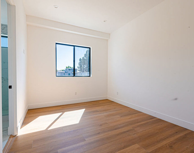 10845 N Morrison Street - Photo Thumbnail 5