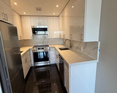 661 Chestnut Street - Photo Thumbnail 7
